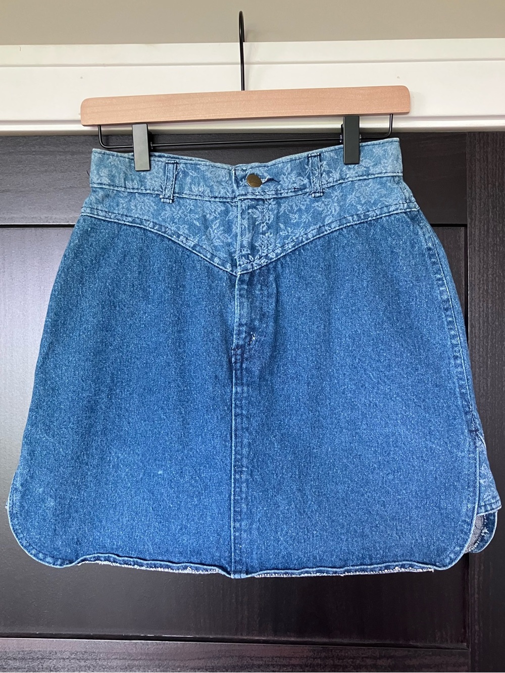 Chic Two-Tone Blue Denim Mini Skirt